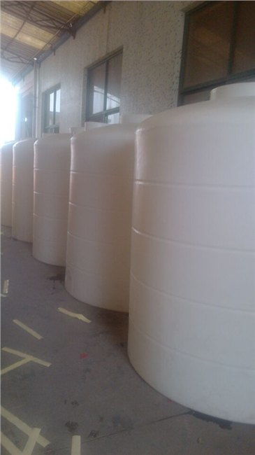 醫(yī)藥化工領(lǐng)域的關(guān)鍵存儲設(shè)備 耐酸堿儲罐與滾塑容器